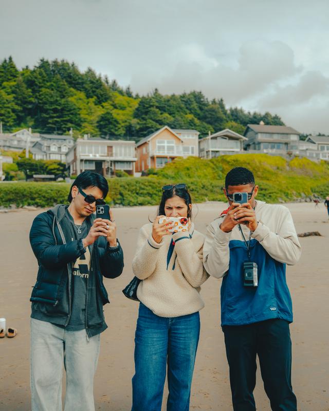 Image of 3 friends at the beach